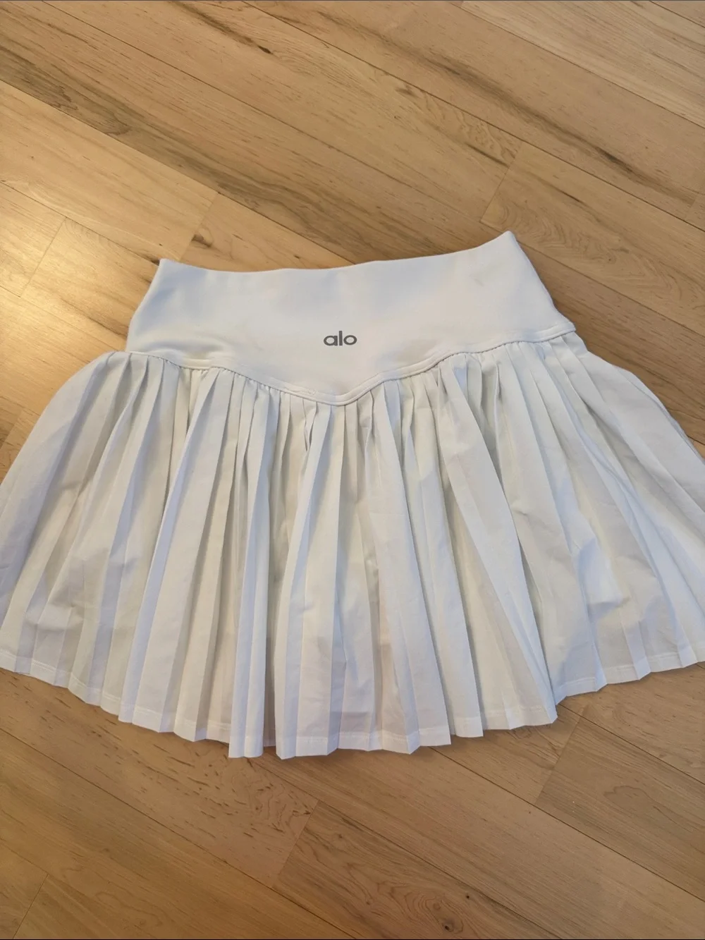 Alo white varsity tennis skirt | size S-Athletic Athleisure